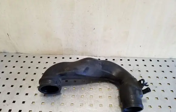 Opel Zafira B Turbo air intake inlet pipe/hose 8980055583