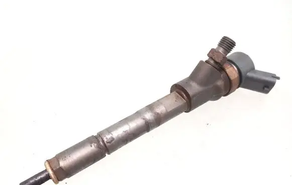 Toyota Auris 150 Fuel injector 0445110221 2367033040