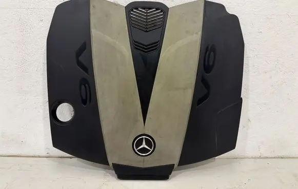 Mercedes-Benz E W212 Engine cover (trim) A6420104267 4011353K