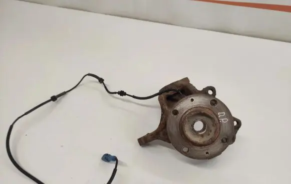 Peugeot 1007 Front wheel hub