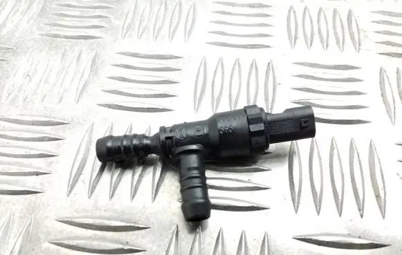 Volkswagen Golf VII Fuel temperature sensor 04L919565