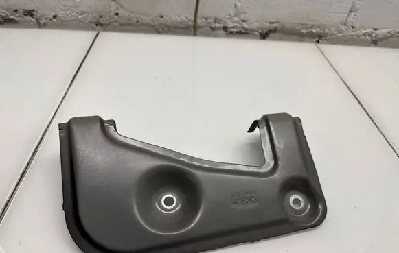 BMW X7 G07 Fender mounting bracket 7418220