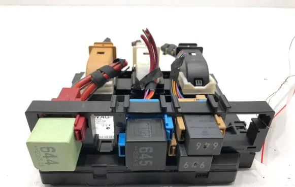 Volkswagen Golf VI Other control units/modules 5K0937084H