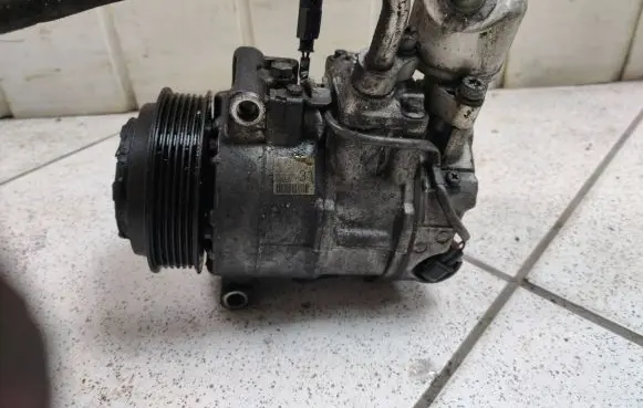 Mercedes-Benz E W212 Air conditioning (A/C) compressor (pump) L939071-1