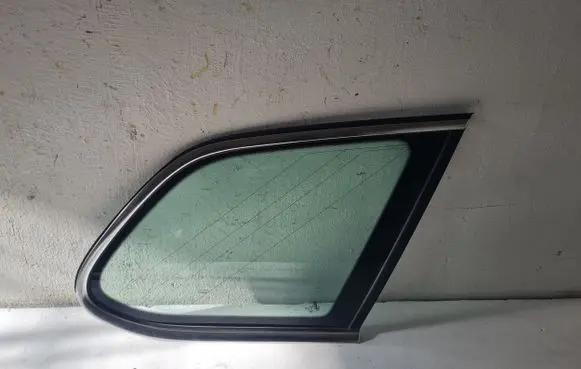 Volkswagen Golf V Rear side window