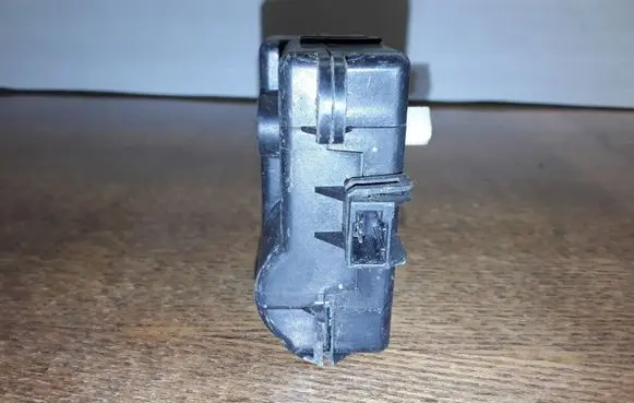 Nissan X-Trail T31 Air flap motor/actuator 3J01030850