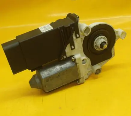 Seat Toledo II (1M) Front door window regulator motor 9776101432