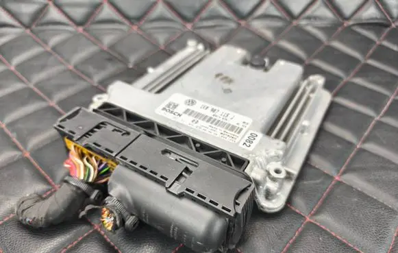 Volkswagen Golf V Engine control unit/module ECU 1K0907115J 1039S15801 0261S02331