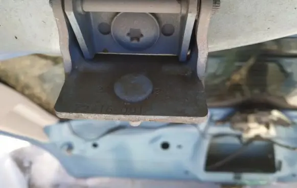Citroen C3 Tailgate/trunk/boot hinge