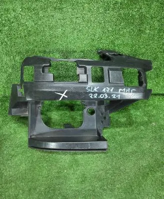 Mercedes-Benz SLK R171 Front bumper mounting bracket A1718850265