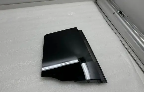 Tesla Model X Rear vent window glass 43R004553 E000214