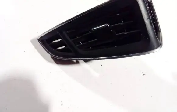 Ford Focus Dash center air vent grill bm51018b084