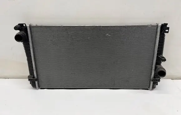 BMW 3 G20 G21 Coolant radiator 7925638