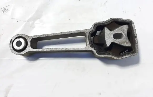 Volvo XC60 Engine mount bracket