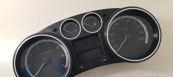Speedometer (instrument cluster)