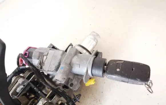 Audi A4 S4 B6 8E 8H Ignition lock