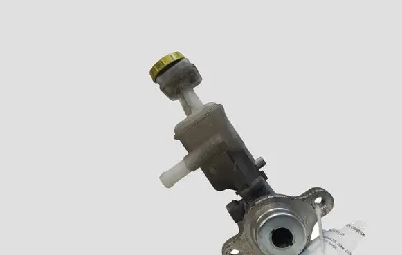 Nissan X-Trail T30 Master brake cylinder