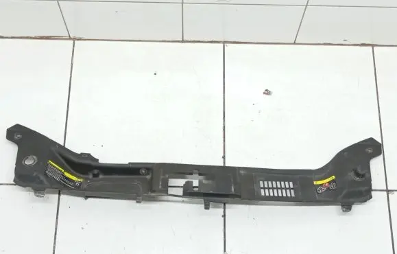Volvo C30 Engine bonnet/hood lock trim molding 30760378 30760389