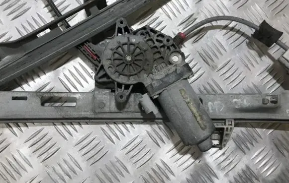 Peugeot 206 Front door window regulator motor