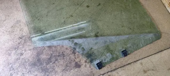 Peugeot 5008 Front door window glass four-door 43R000929 E000189 DOT39AS2M34