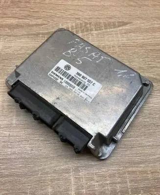 Volkswagen PASSAT B5 Engine control unit/module ECU 3B0907557C 5WP433204