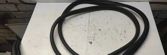 Rear door rubber seal (on body)