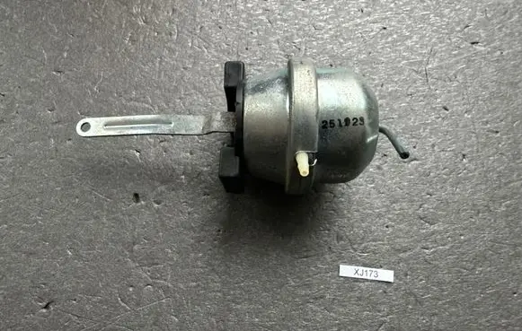 Jeep Cherokee XJ Vacuum valve 251923 4864994