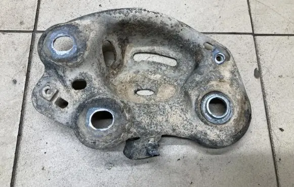Volvo V70 Bracket in trunk/boot 