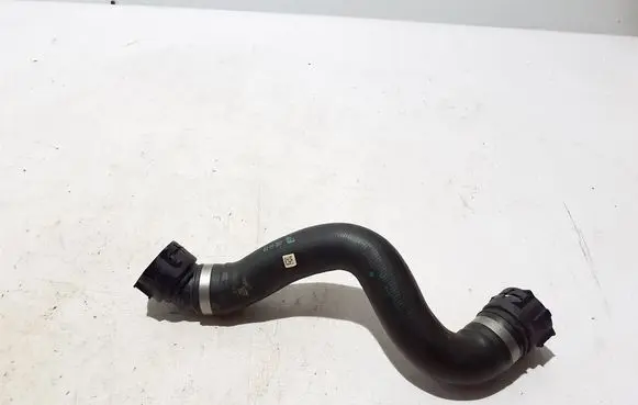 Engine coolant pipe/hose