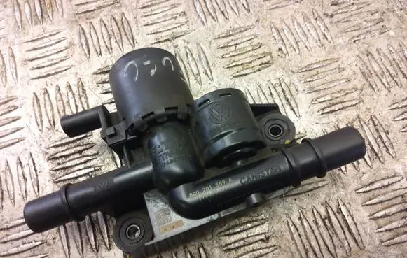 Volkswagen Golf VII Fuel pressure regulator 5Q0201559A