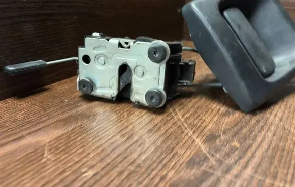 Renault Master II Front door lock 7700352489 200301A