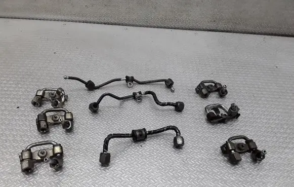 Jaguar XF X250 Fuel injector supply line/pipe 