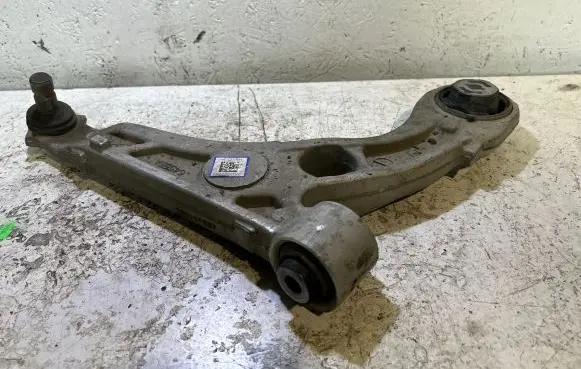 Chrysler 200 Front lower control arm/wishbone 68228520AF