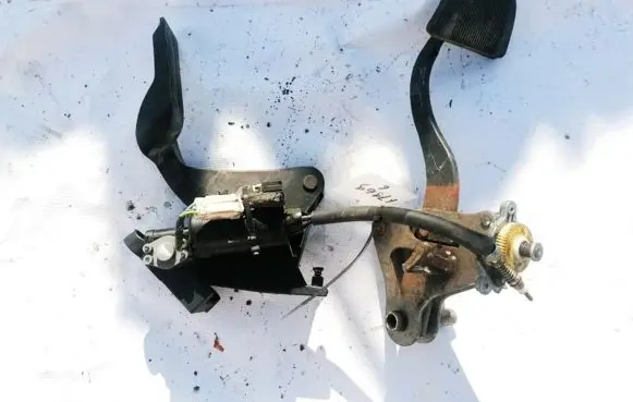Chrysler Pacifica Accelerator throttle pedal