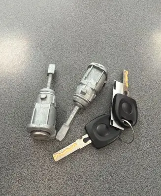 Volkswagen PASSAT B5.5 Front door lock (next to the handle) 3B0837167