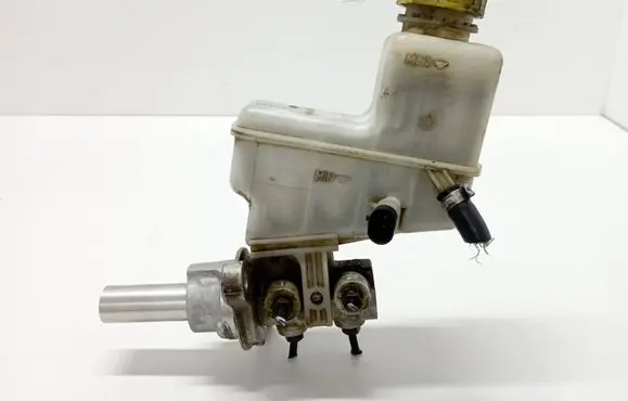 Master brake cylinder