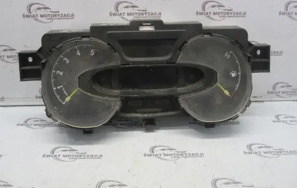 Opel Vivaro Speedometer (instrument cluster)