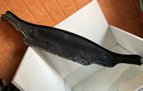 Seat Toledo III (5P) Wiper trim 5P0805275A