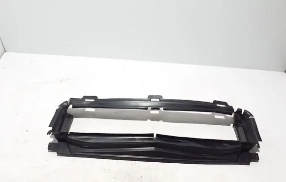 Volvo XC90 Intercooler air channel guide 31383717