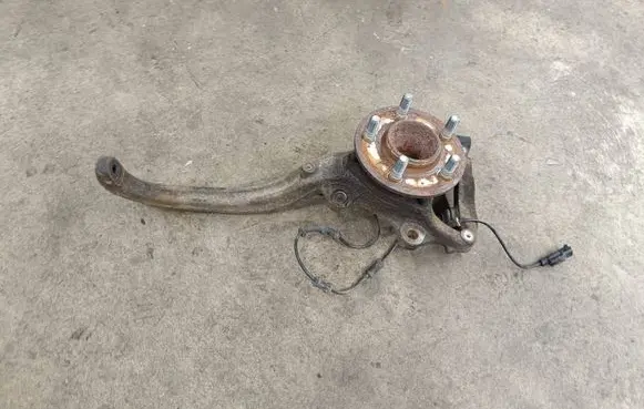 Front wheel hub spindle knuckle