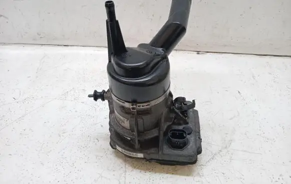 Peugeot 308 Power steering pump 9684979180