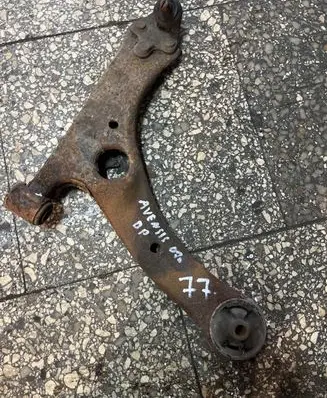 Toyota Avensis T250 Front lower control arm/wishbone