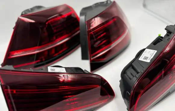 Volkswagen Golf VII Tailgate rear/tail lights