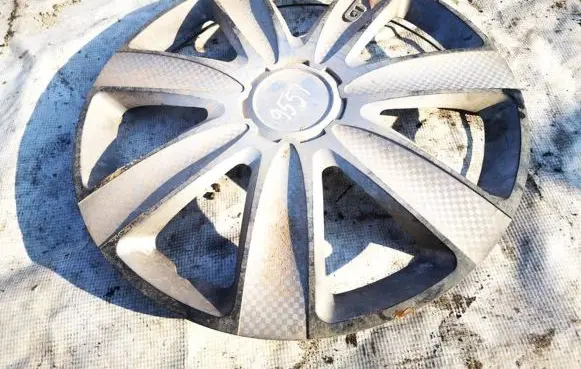 Volvo V50 R16 wheel hub/cap/trim 