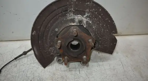 Rear wheel hub