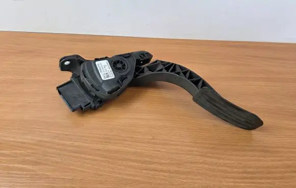Volvo XC60 Accelerator throttle pedal 31329059 C95YE04 6PV01083402