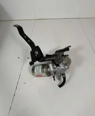 Toyota Camry VIII XV70 Brake central valve 4707033050