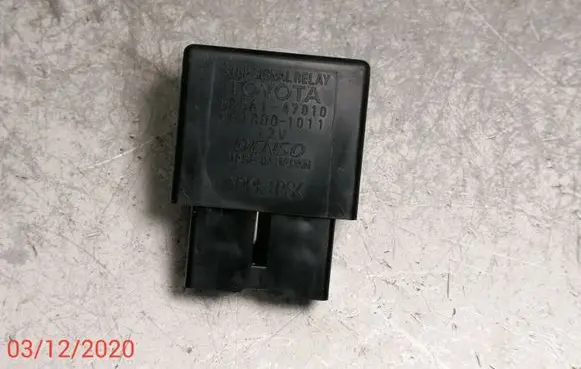 Toyota Prius (XW30) ABS relay 895A147010 0618001011