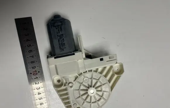 Audi A6 S6 C7 4G Front door window regulator motor 8K0959802B