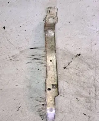 Headlight/headlamp mounting bracket